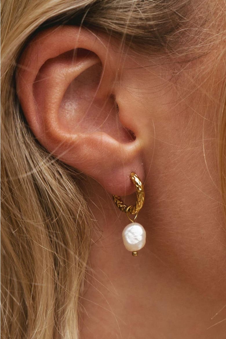 Hammered Pearl Hoop Earrings, Alternate, color, Gold