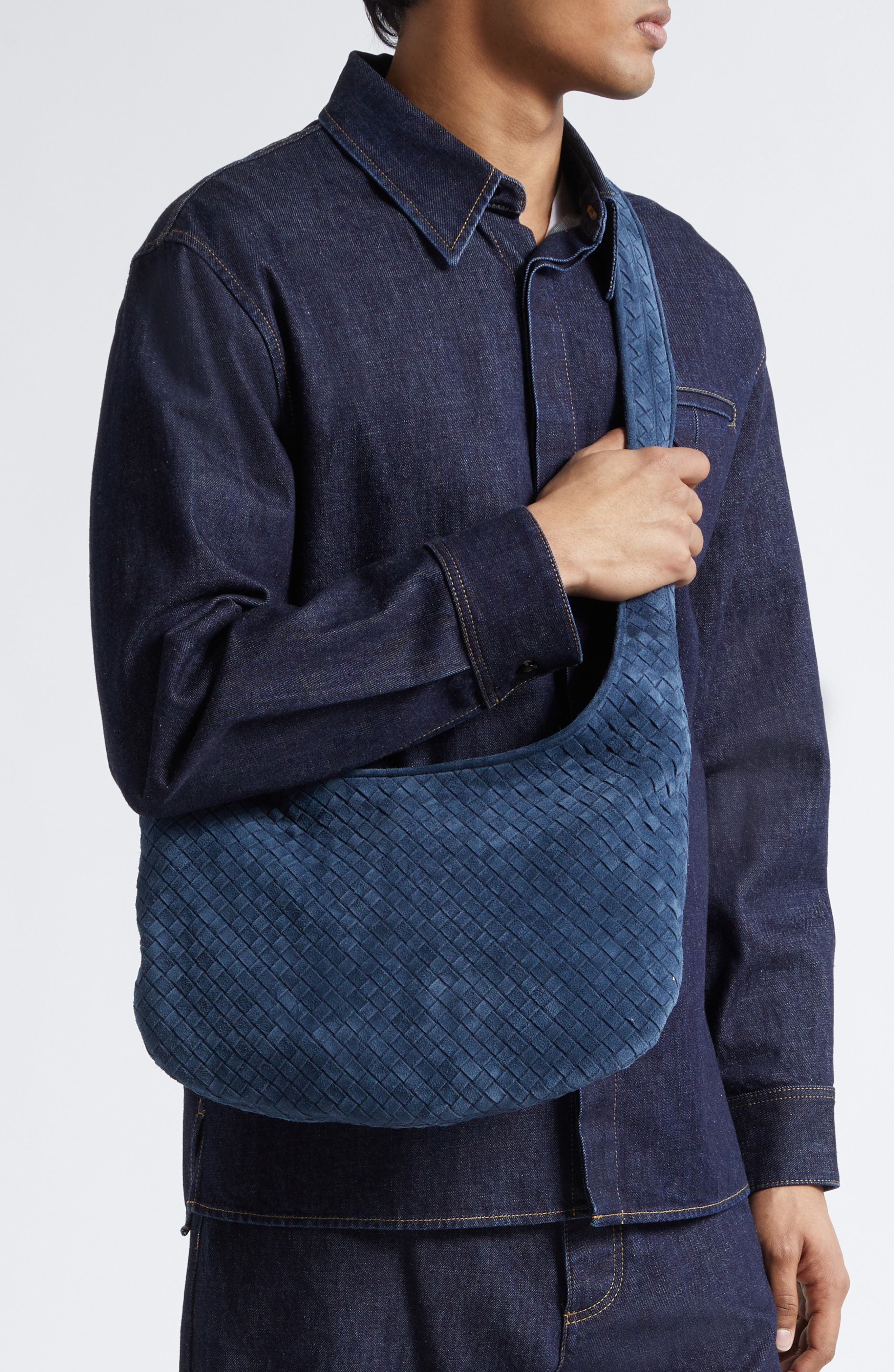 Bottega Veneta Veneto Intrecciato Leather Messenger Bag, Alternate, color, Neptune-Silver