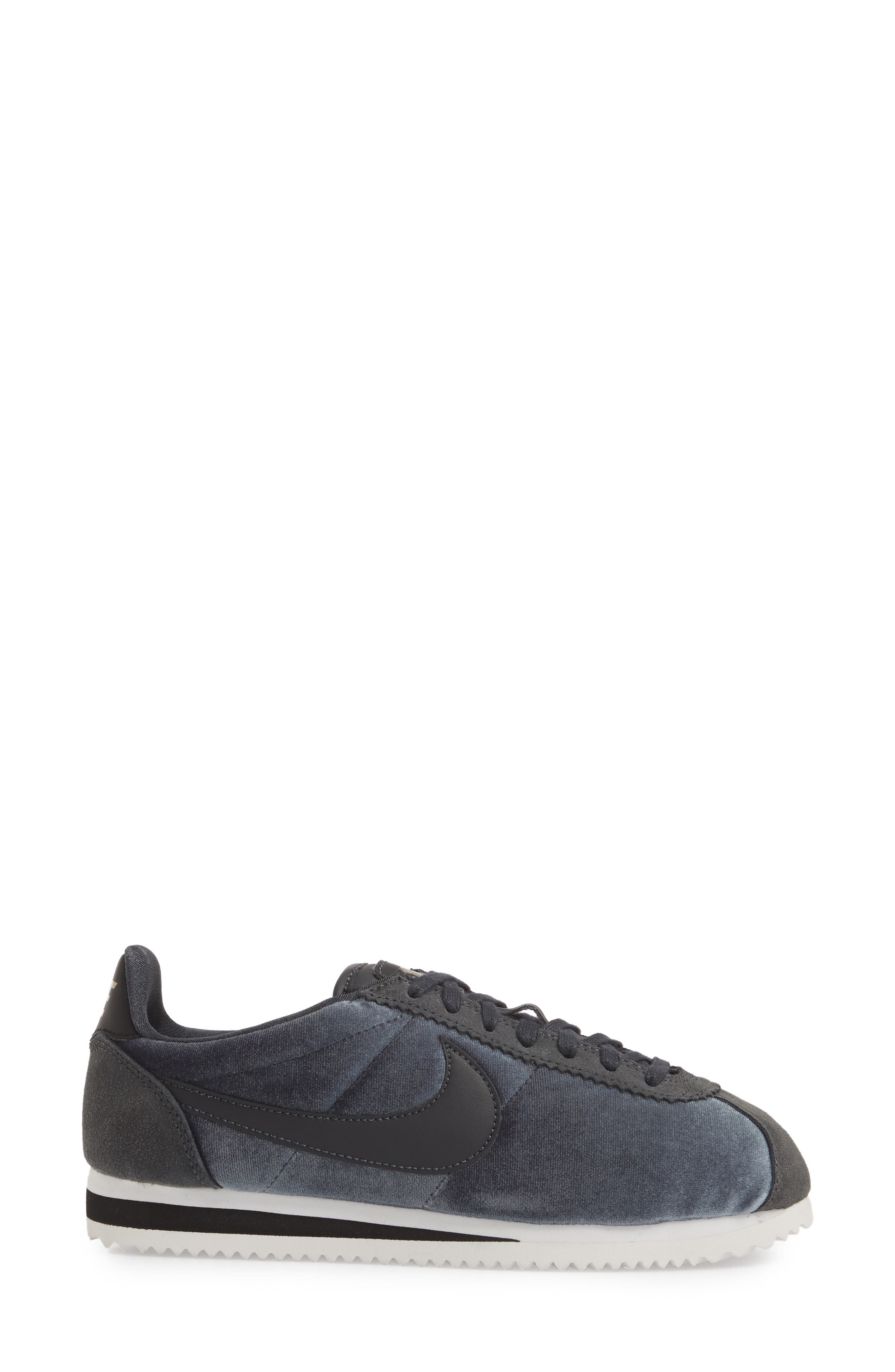 Nike Classic Cortez SE Sneaker, Alternate, color, 