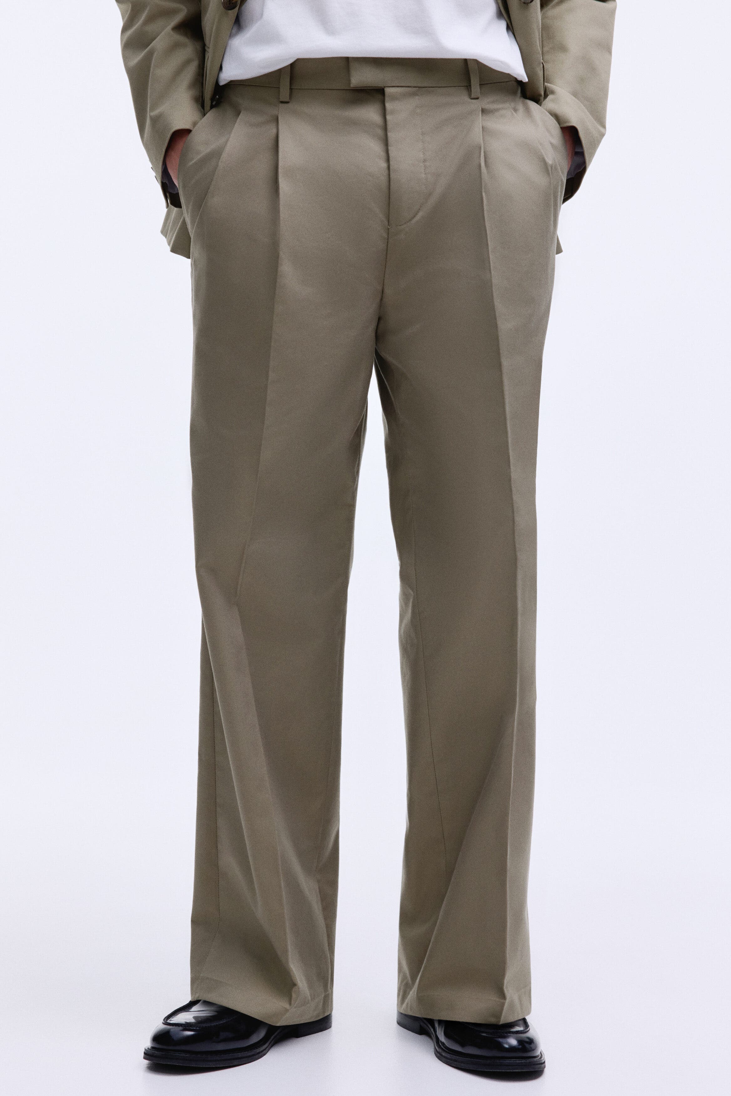 Loose-fit tailored pants - image 4