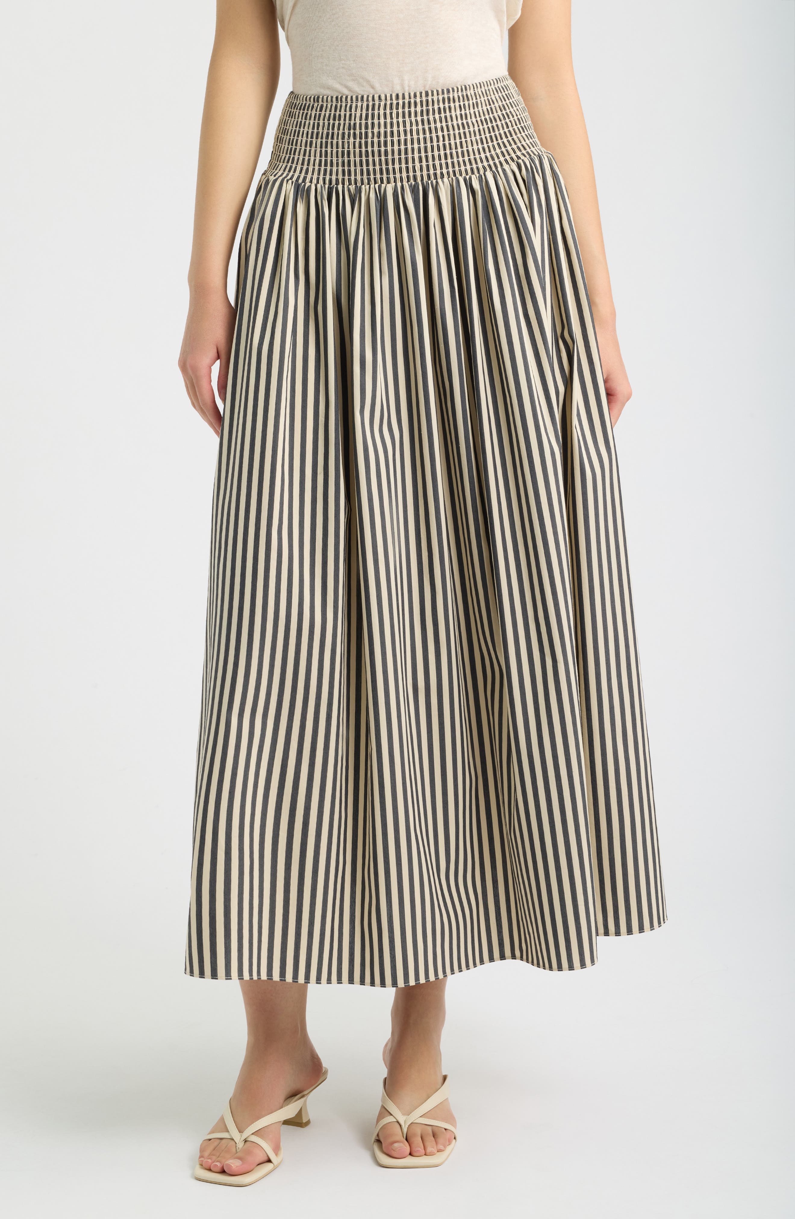 selected NOIR KHAKI