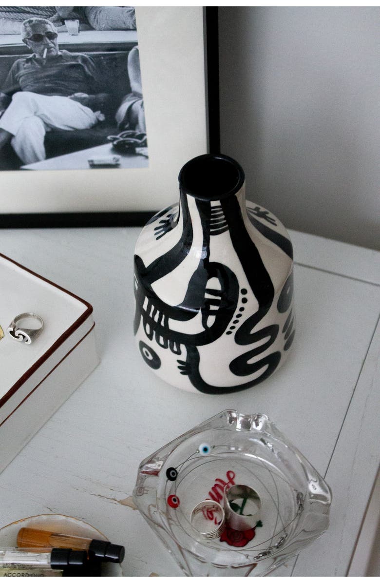 THE PARMATILE SHOP Peoplakia Vase/Carafe, Alternate, color, Black + White