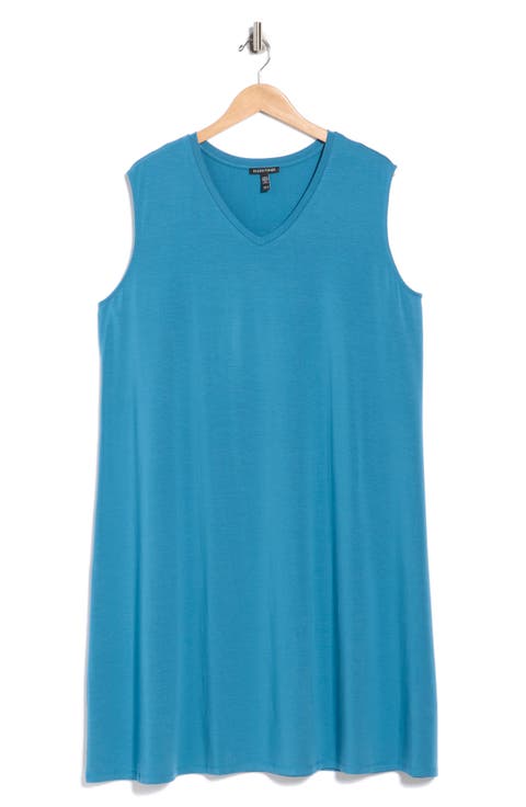 V-Neck Shift Dress (Plus)