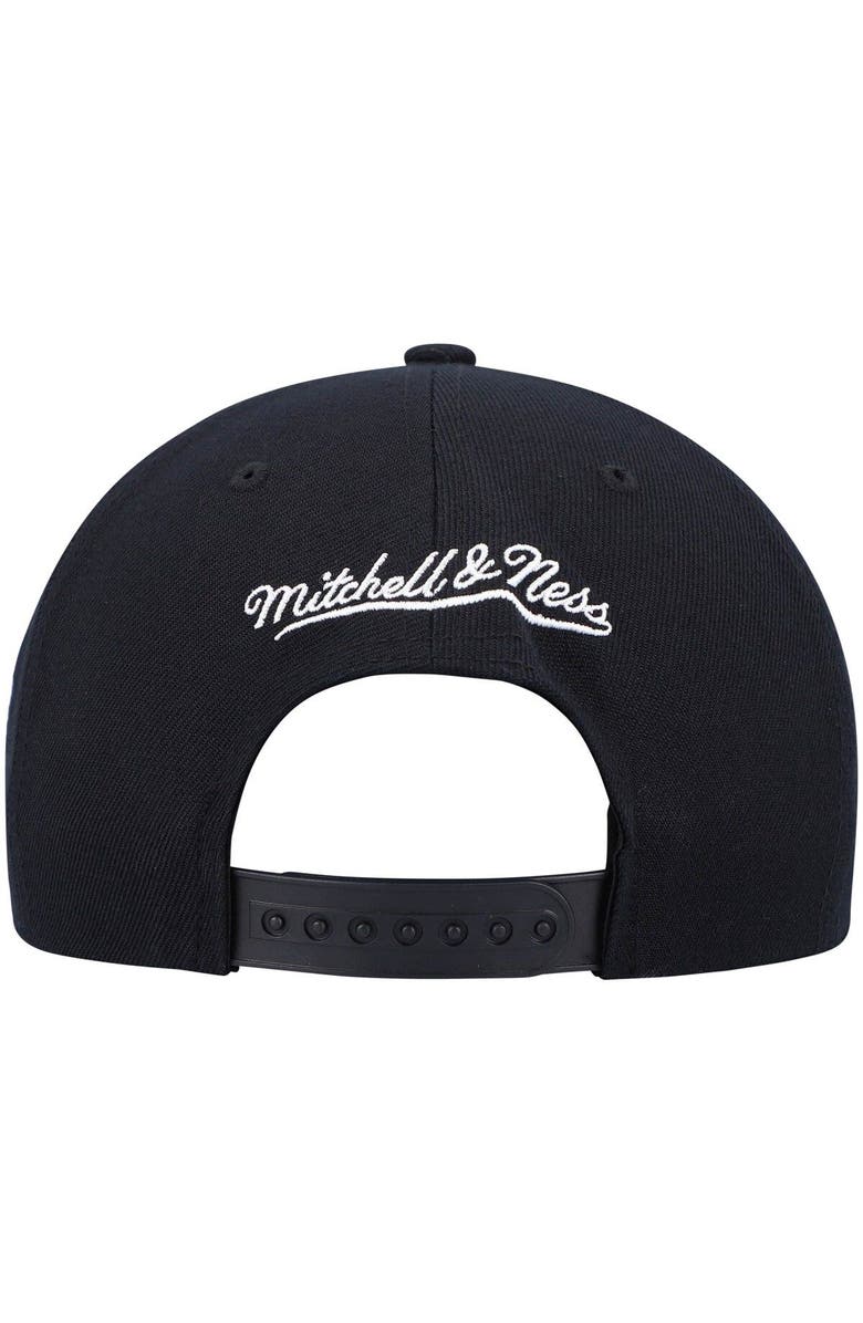 Mitchell & Ness Men's Mitchell & Ness Black Chicago Bulls Hardwood Classics Script 2.0 Snapback Hat, Alternate, color, Black