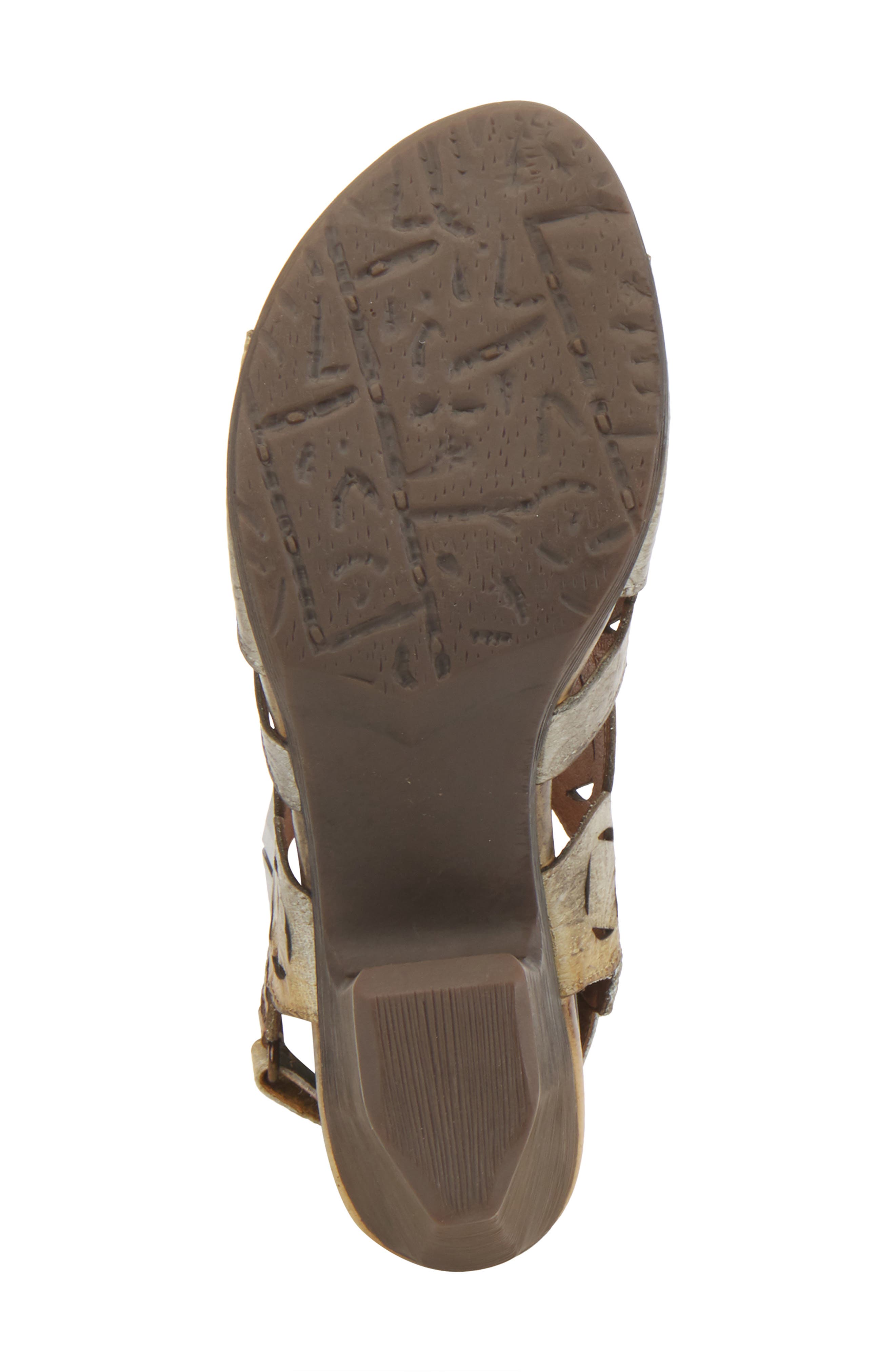 L'Artiste by Spring Step L'Artiste Medallion Sandal, Alternate, color, 