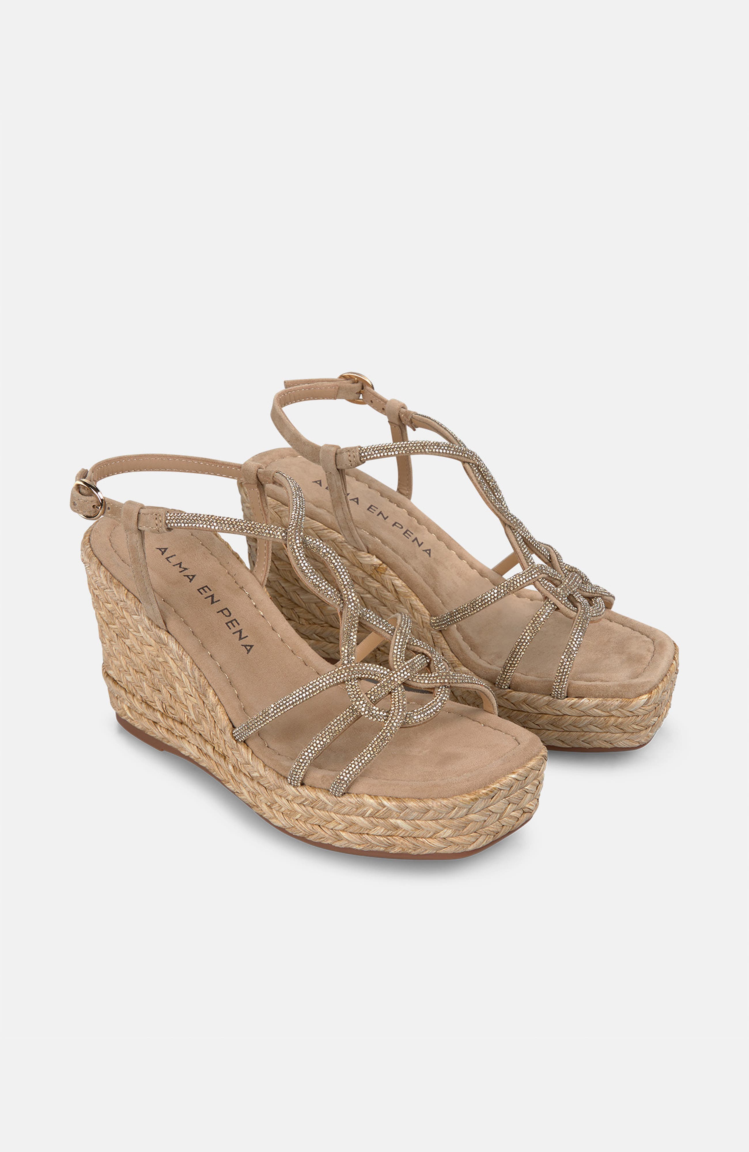 Wedge Interlaced Strips, Alternate, color, Beige