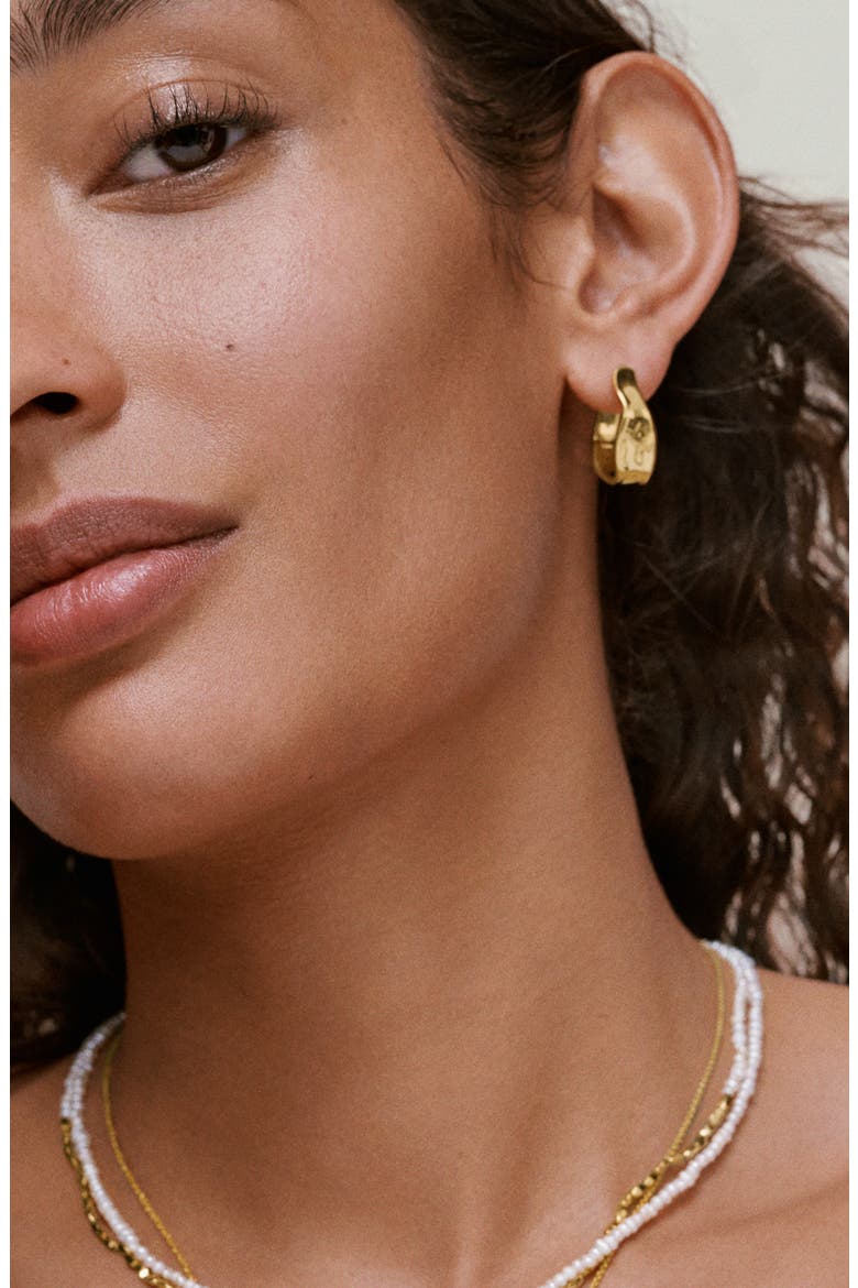 The Wave Medium Hoop Earrings, Alternate, color, YELLOW GOLD