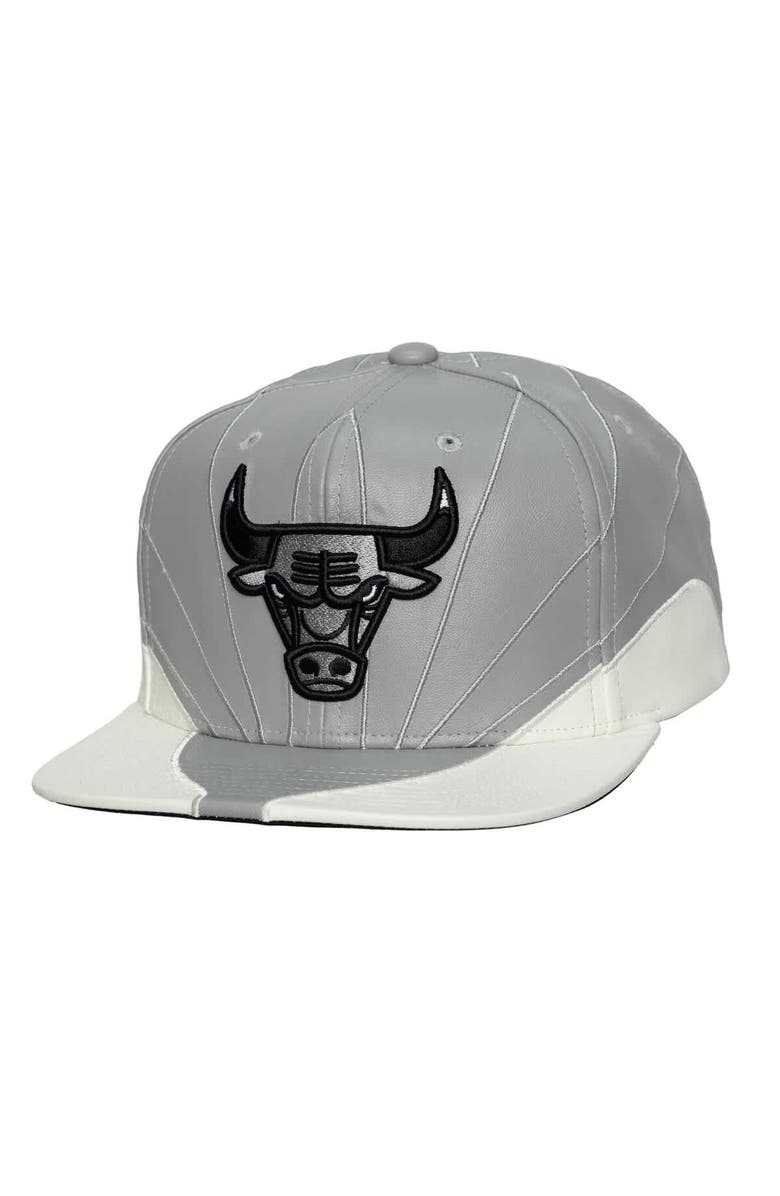 Mitchell & Ness Gray/White Chicago Bulls Day 12 Two-Tone Faux Leather Snapback Hat, Main, color, Gray