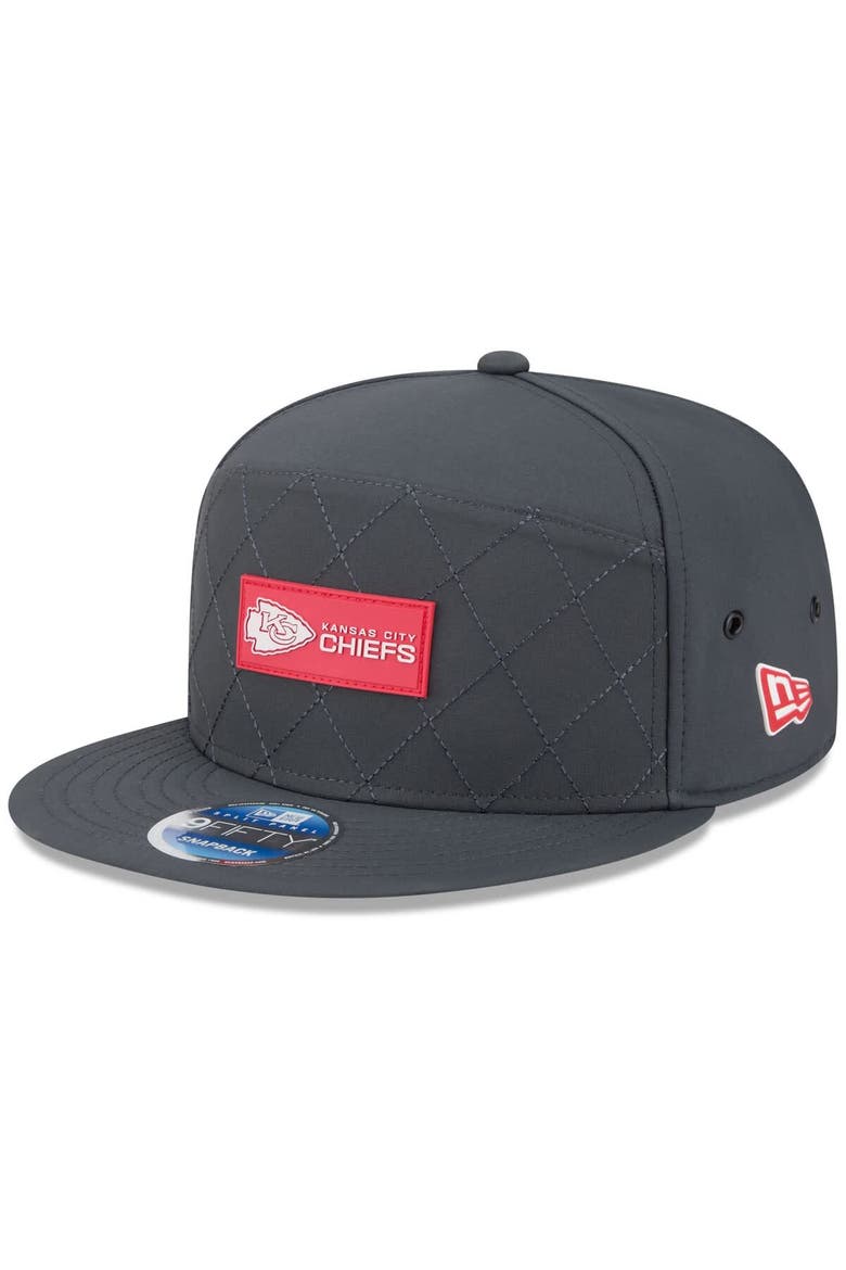Men's New Era Charcoal Kansas City Chiefs 2025 Sideline Cold Weather Split Panel 9FIFTY Snapback Hat, Main, color, Charcoal