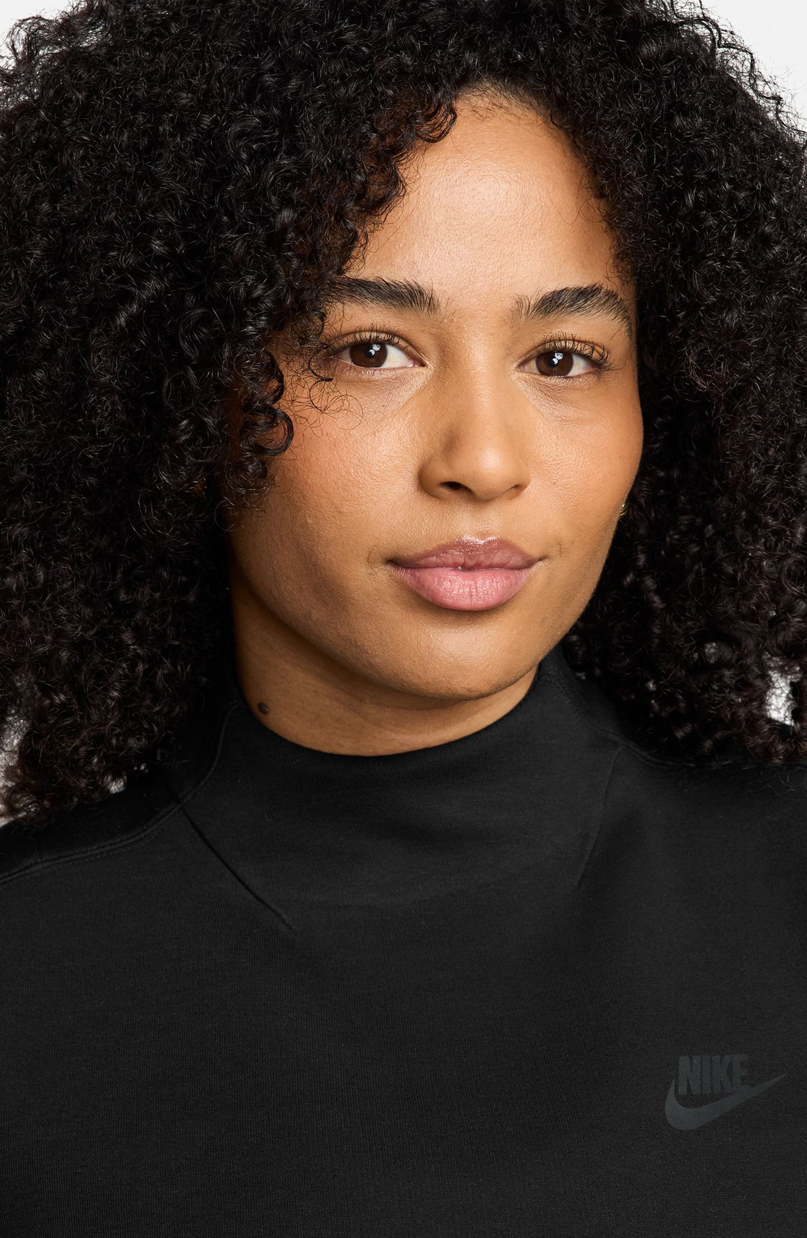 nike sportswear essential fleece mock neck sweatshirt