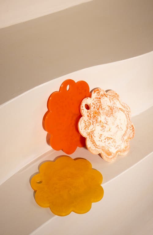 Casa Amarosa Scalloped Resin Cheese & Charcuterie Board