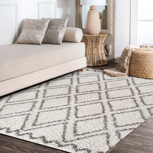 Jonathan Y Soller Diamond Trellis Shag Area Rug In Beige/dark Gray