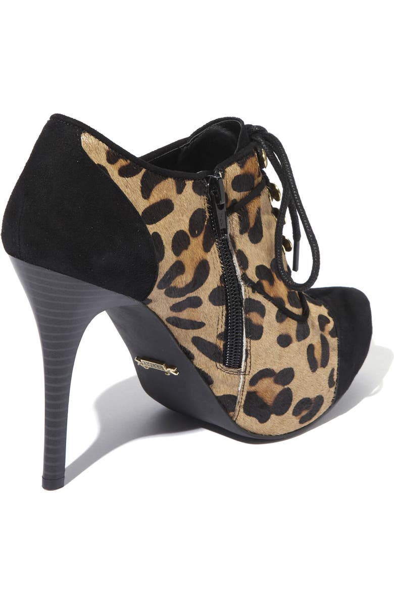 Fergie , Alternate, color,