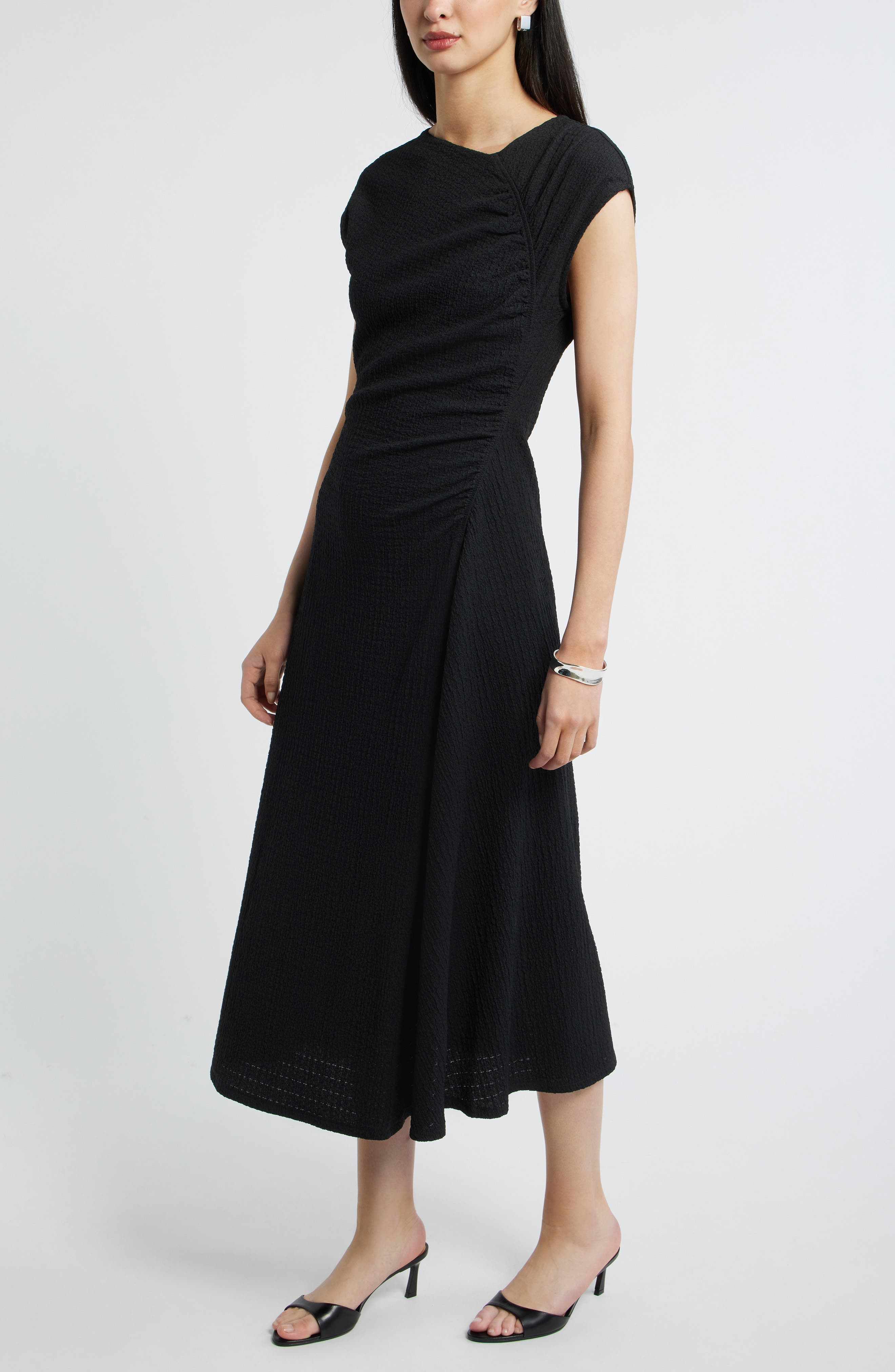 Женские платья Nordstrom Textured Ruched Midi Dress — фото 3