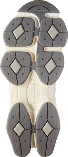 Gender Inclusive 9060 Sneaker