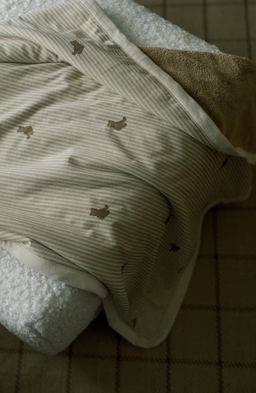 Oilo Organic Cotton Cuddle Blanket In Eggshell