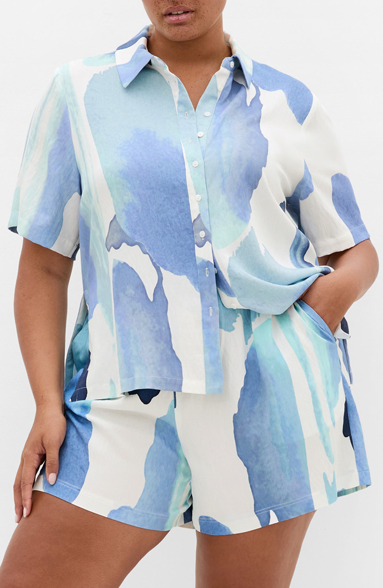 Level Up Short Sleeve Button-Up Shirt