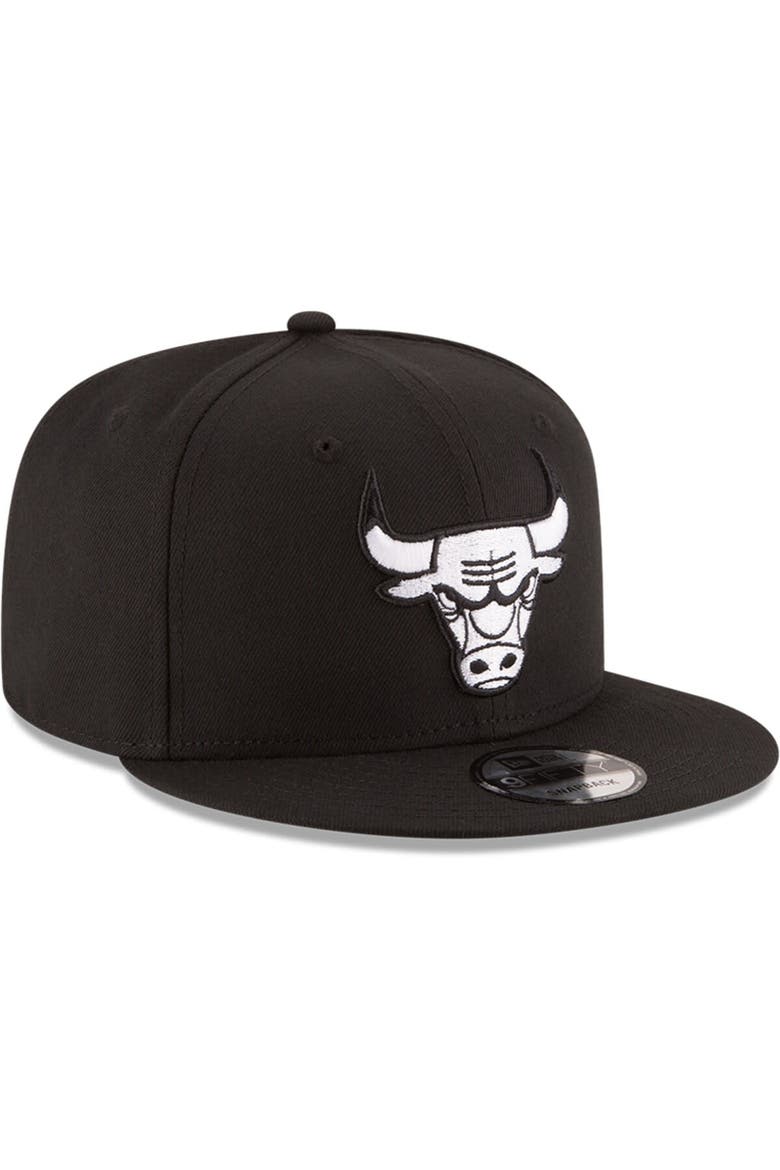 Men's New Era Black Chicago Bulls Black & White Logo 9FIFTY Adjustable Snapback Hat, Alternate, color, Black