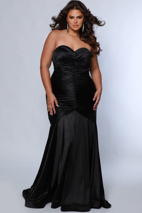 Fitted Strapless Sweetheart Neckline Plus Size Evening Gown