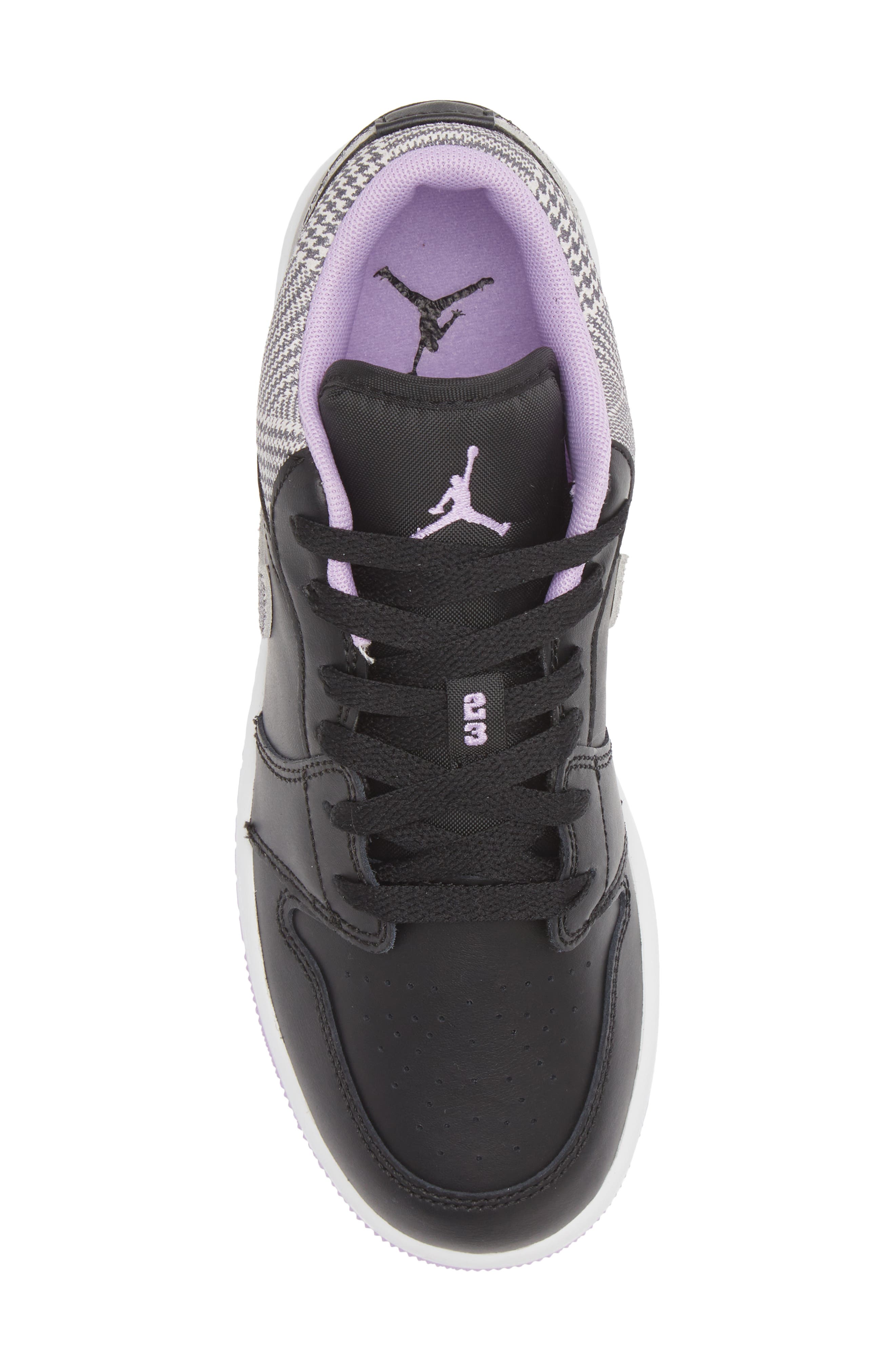 Jordan Air Jordan 1 Low SE Basketball Sneaker, Alternate, color, 