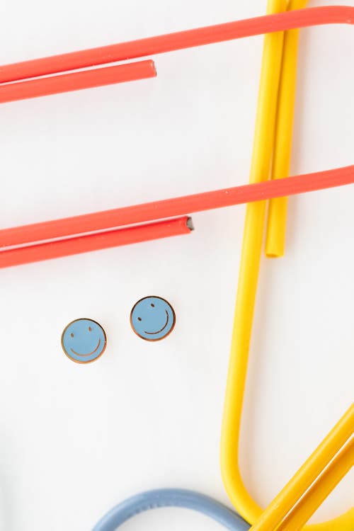 Pip Pop Smile Stud Earrings In Gold