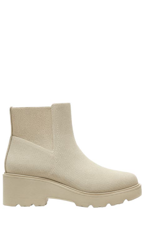 Round-Toe Chunky Platform Travel Boots (Everly)