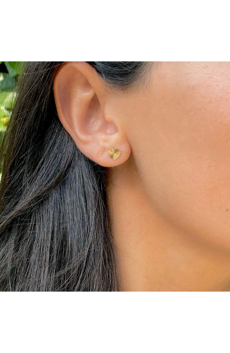 The Lovery Fine Jewelry Fluted Heart Stud Earrings, Alternate, color, Yellow Gold