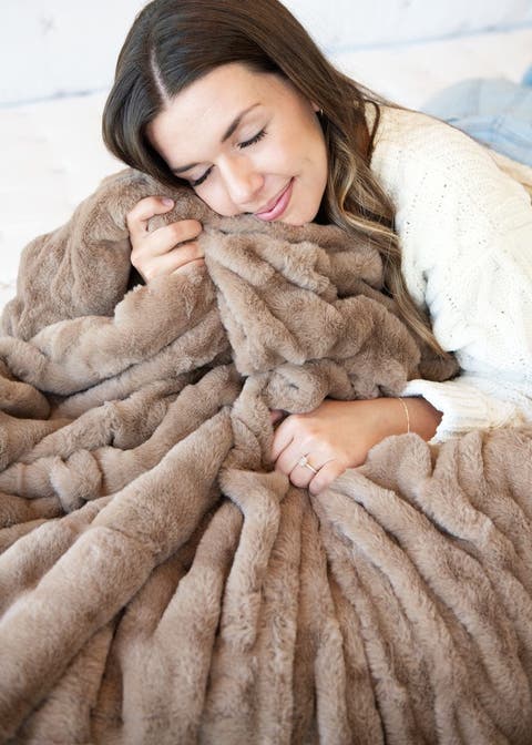 Hugs Milk Chocolate Blanket