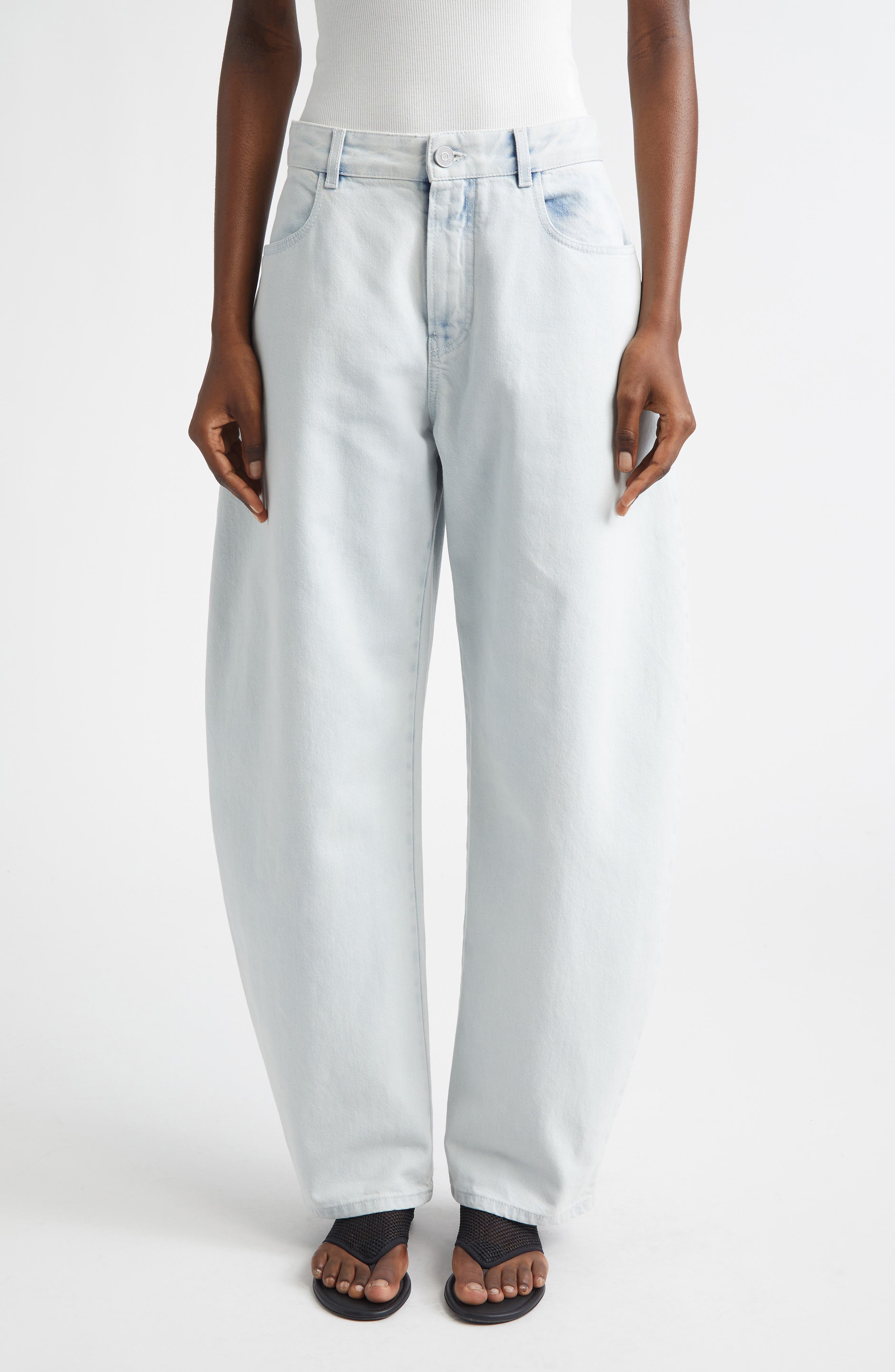Low Round Jeans