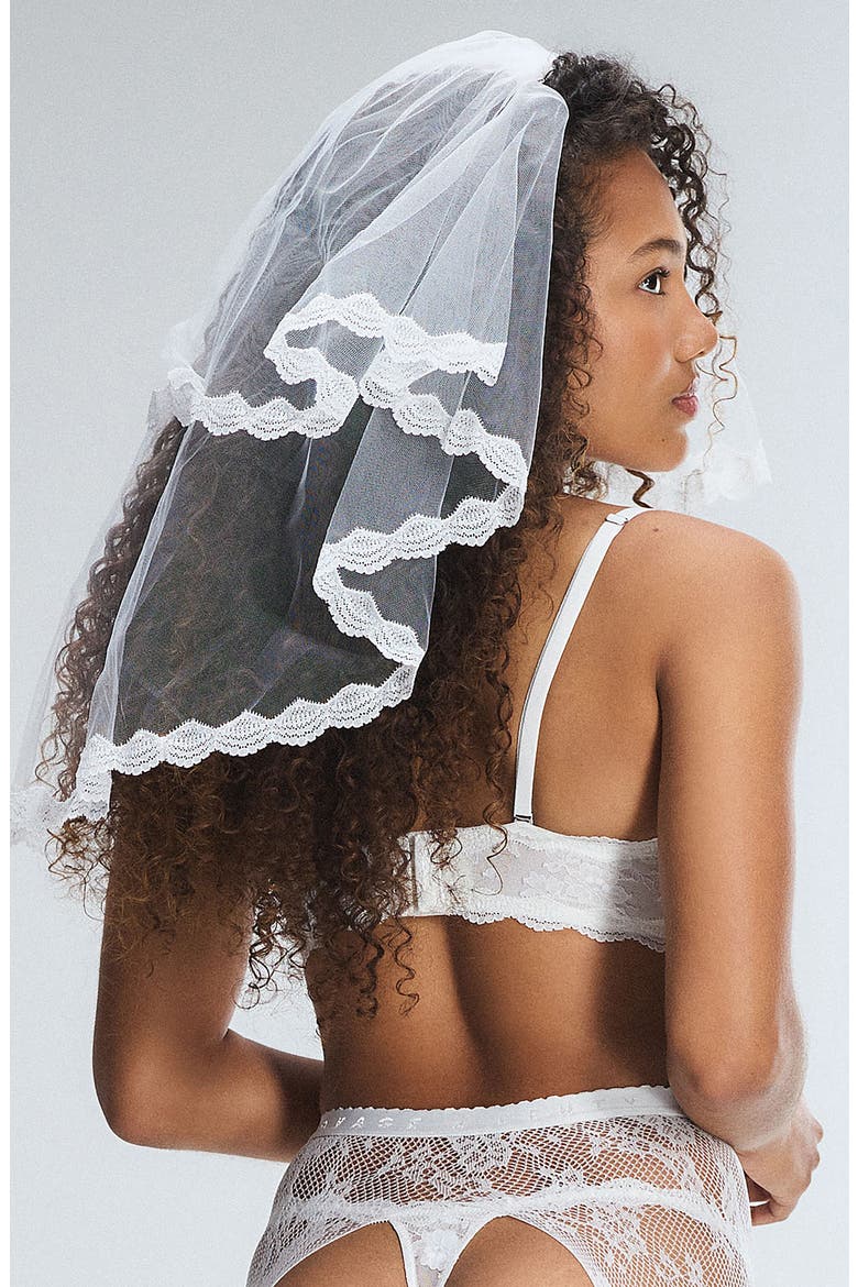 At First Sight Veil, Alternate, color, HAZY WHITE