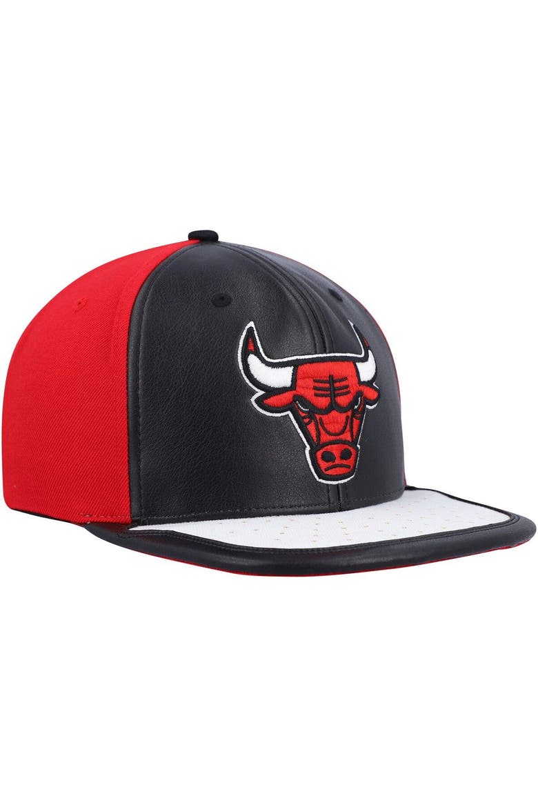 Men's Mitchell & Ness Black/White Chicago Bulls Day One Snapback Hat, Alternate, color, Black