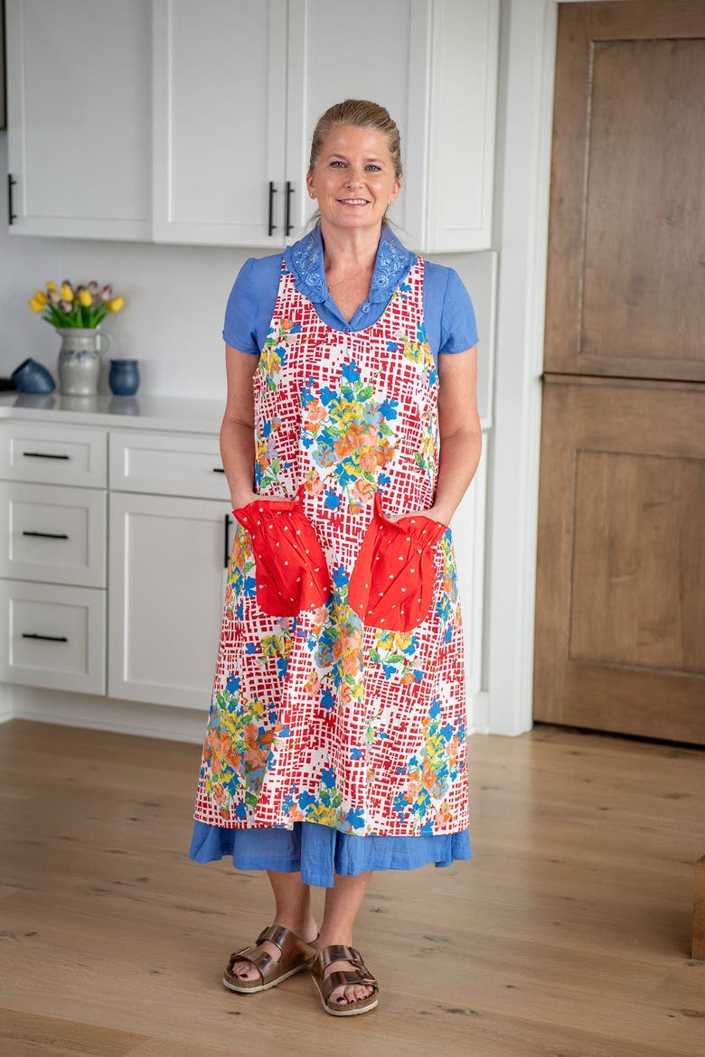 Lisbon Rose Farmhouse Apron, Alternate, color, Red