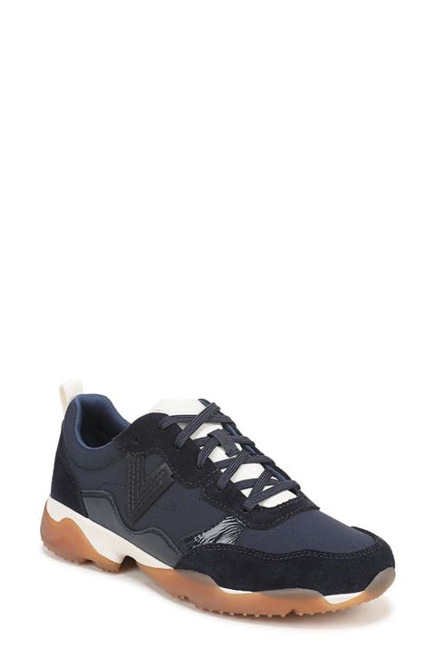Walk Slim Glide Sneaker