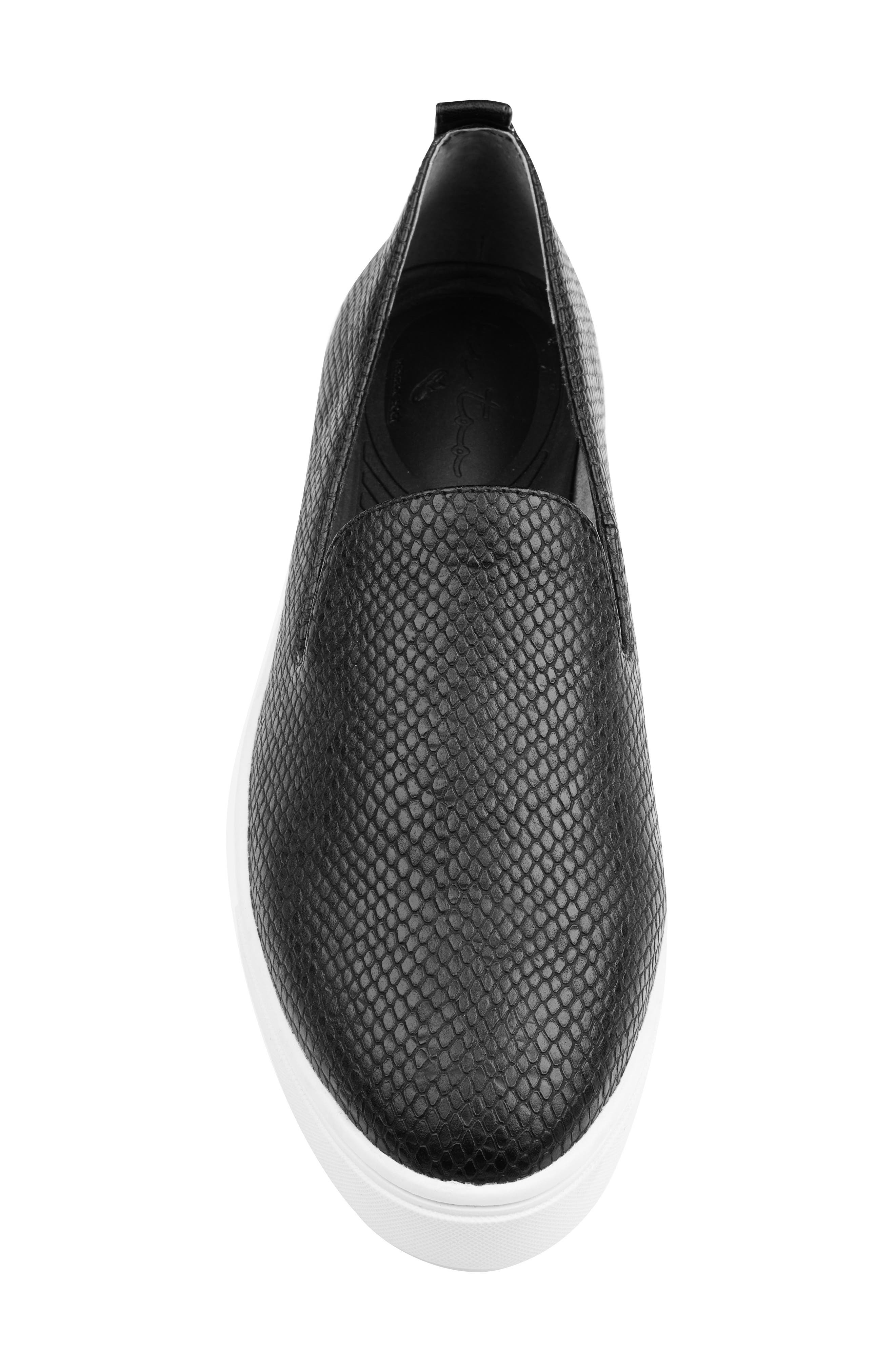 Me Too Fay Slip-On Sneaker, Alternate, color, Black