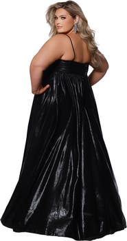 Sydney's Closet Sweetheart Neckline Empire Waistline Plus Size Metallic Gown