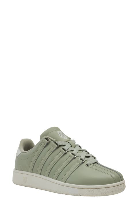 Classic VN Sneaker (Women)