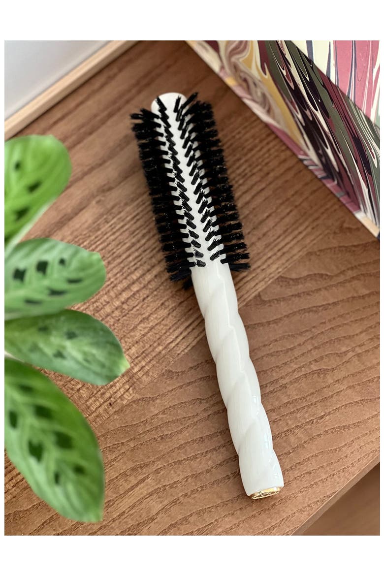 N.05 The Round Blowout Hairbrush Volume & Style, Alternate, color, WHITE