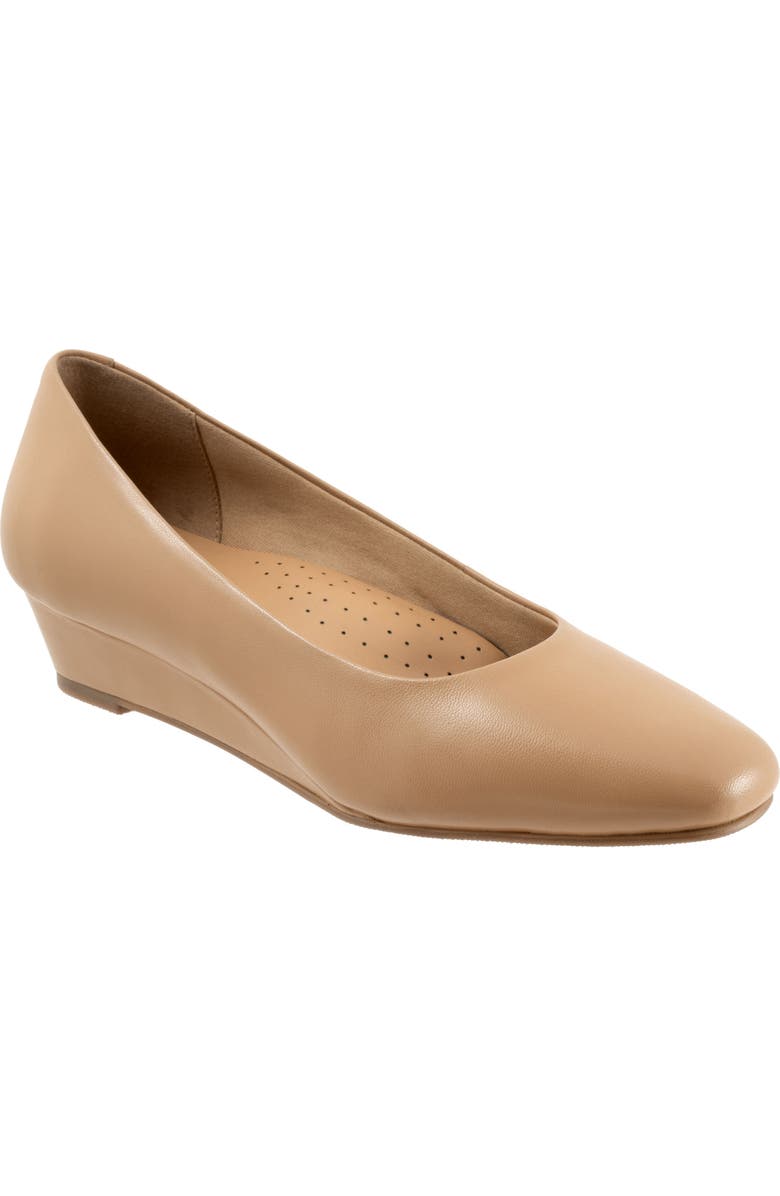 Trotters Denisse Wedge Pump, Main, color, Beige