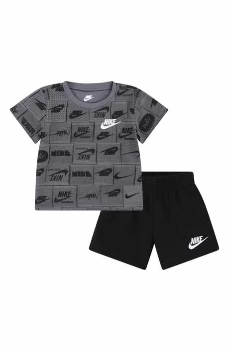 Nike Sportswear Club Graphic T-Shirt & Sweat Shorts Set