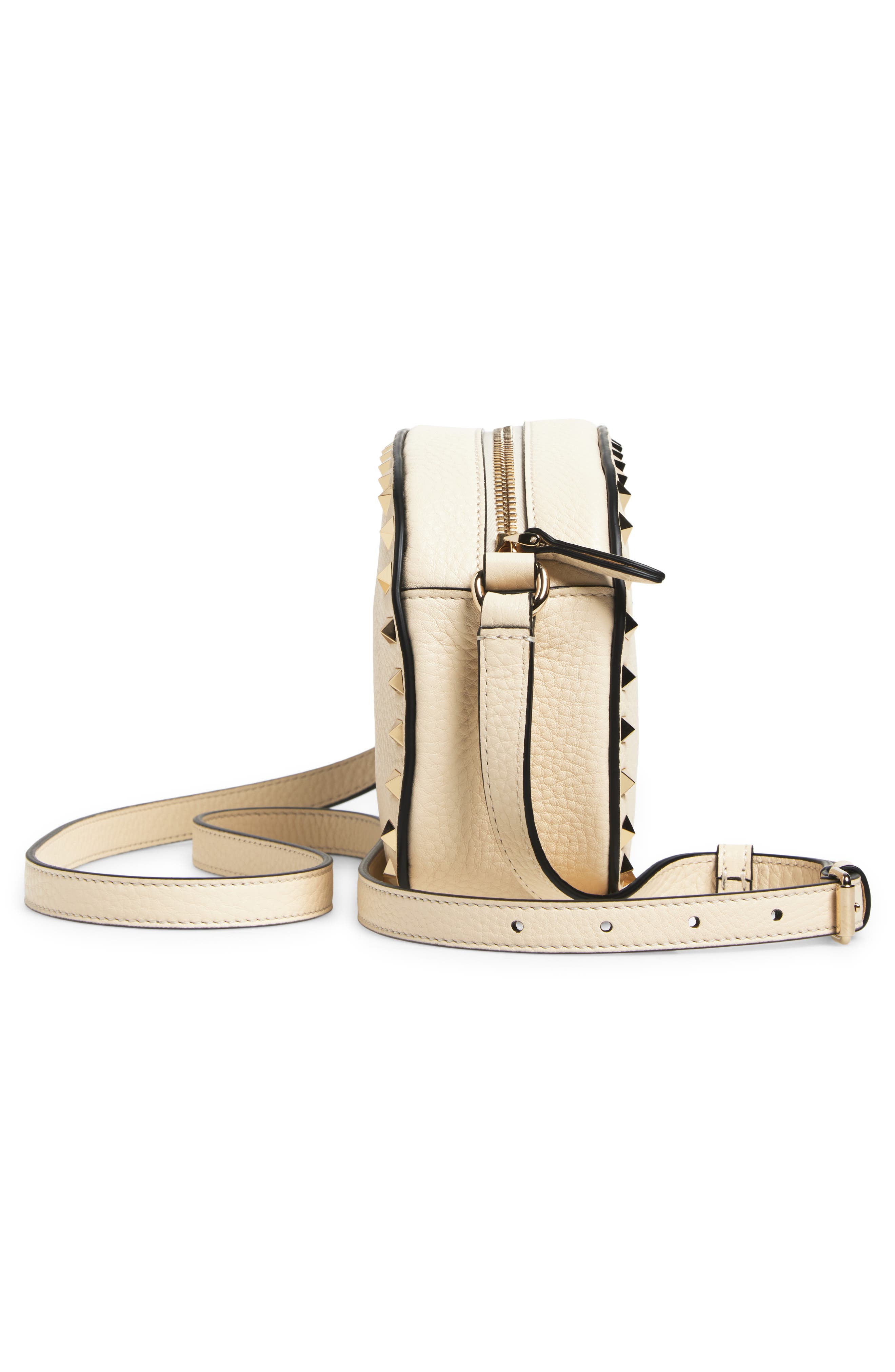 Женские сумки Valentino Garavani Rockstud Crossbody Camera — фото 6