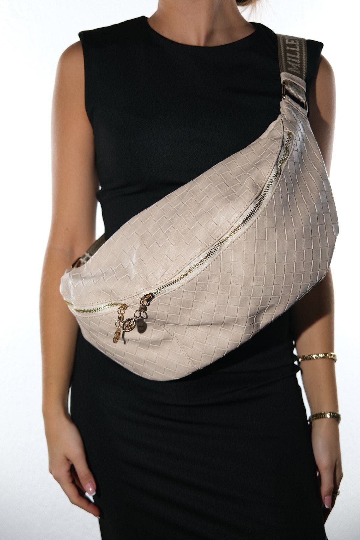 Prologue Shoes Venta Waist Bag, Alternate, color, Nude