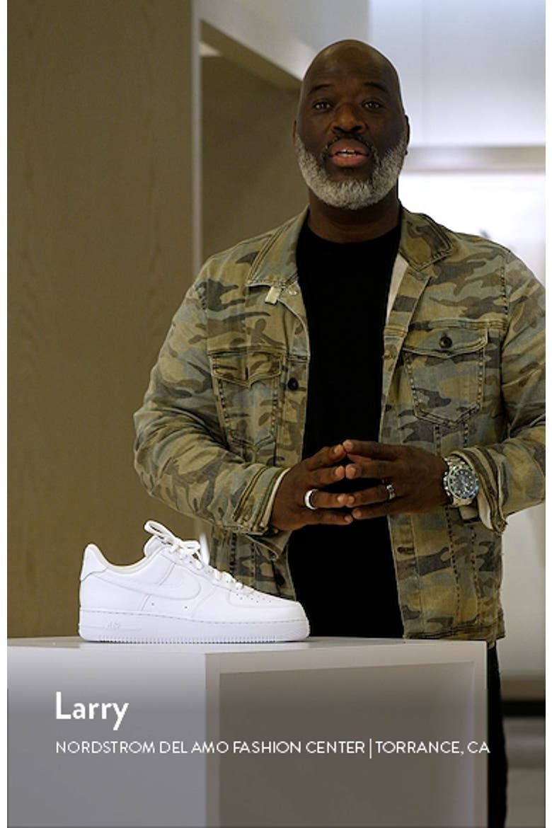 Air Force 1 '07 FlyEase Sneaker video