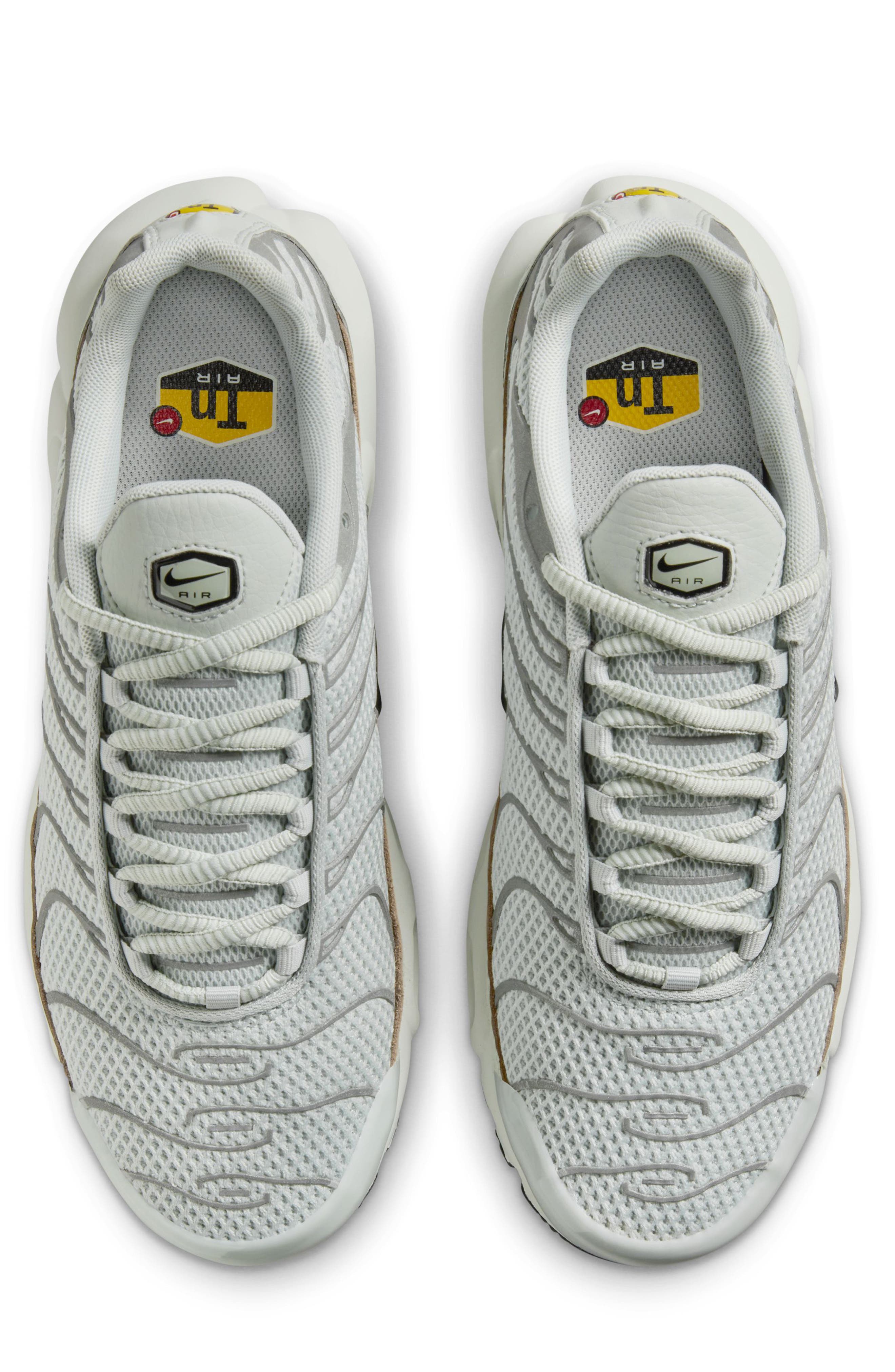 Nike Air Max Plus Sneaker, Alternate, color, 