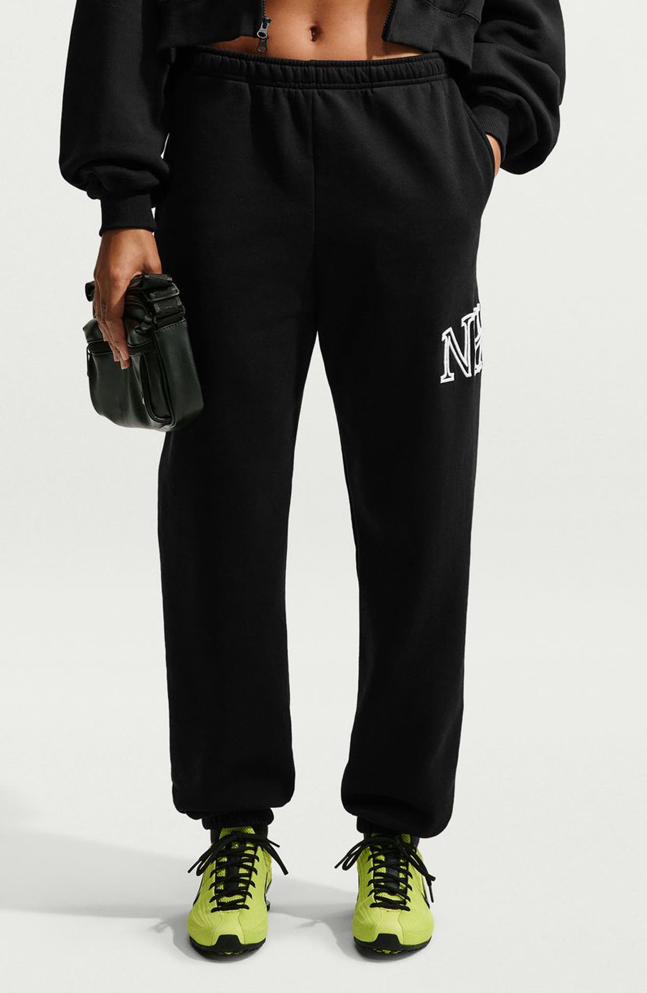 selected TOTAL BLACK/ WHITE
