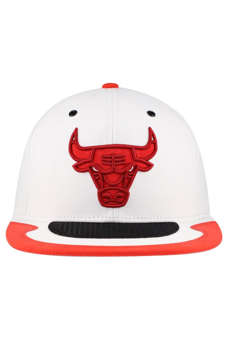 Men's Mitchell & Ness White Chicago Bulls Day 4 Snapback Hat, Alternate, color, White
