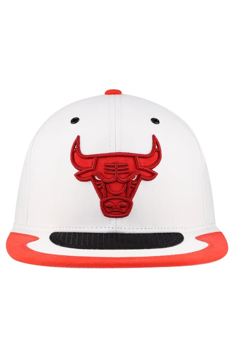 Mitchell & Ness Men's Mitchell & Ness White Chicago Bulls Day 4 Snapback Hat, Alternate, color, White
