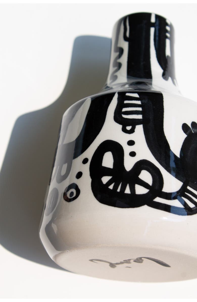 THE PARMATILE SHOP Peoplakia Vase/Carafe, Main, color, Black + White