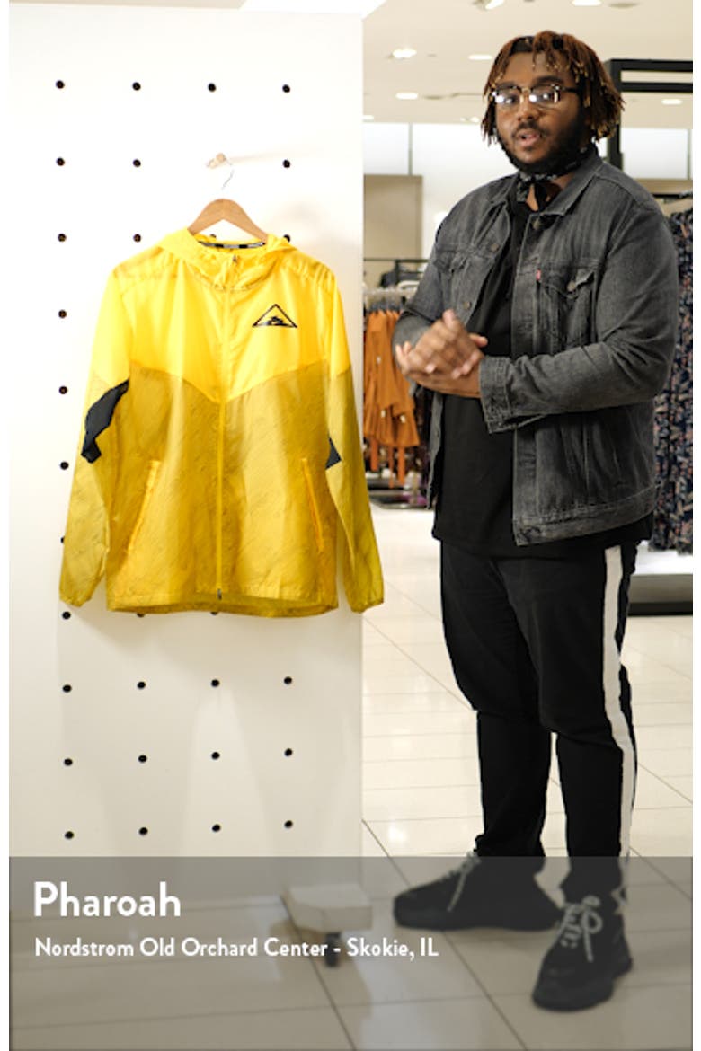 Men's Windrunner Hooded Running Jacket video