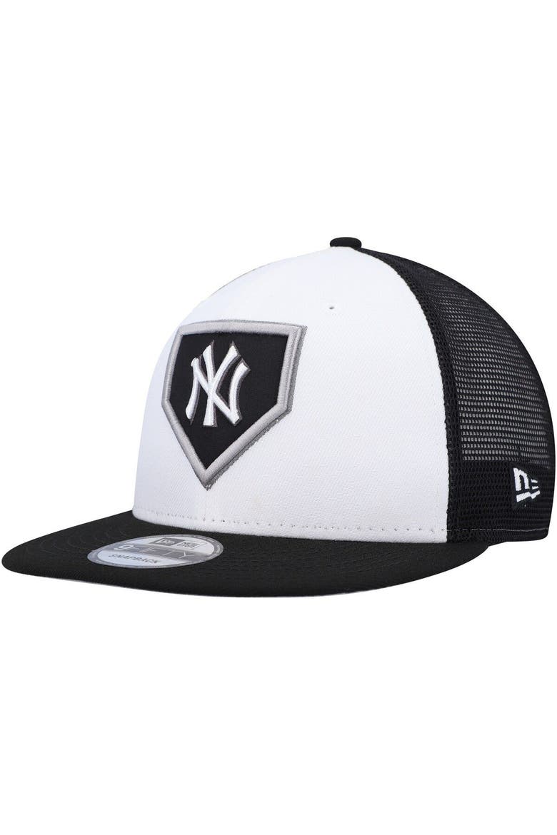 Men's New Era White/Black New York Yankees 2022 Clubhouse Trucker 9FIFTY Snapback Hat, Main, color, White