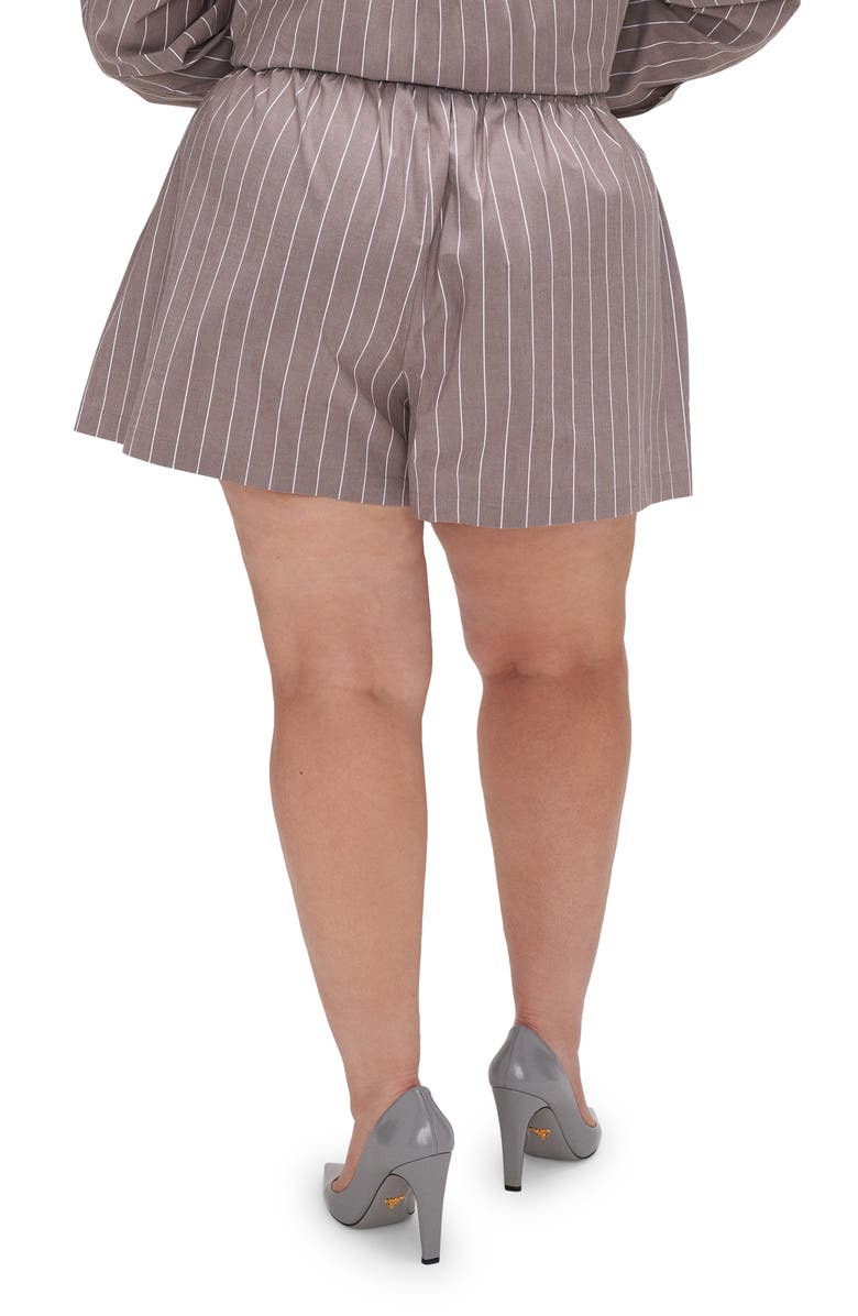 Good American Stripe Stretch Cotton Poplin Shorts, Alternate, color, Putty Stripe001